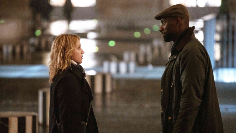   แคลร์ (Ludivine Sagnier) และ Assane (Omar Sy) พบกันใน Lupin ตอนที่ 3 ตอนที่ 1