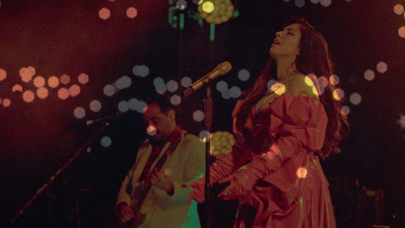   Mon Laferte Netflix'te's documentary Mon Laferte, te amo.