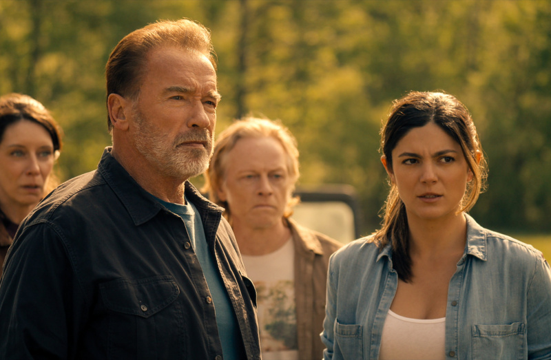  Arnold Schwarzenegger și Monica Barbaro în FUBAR