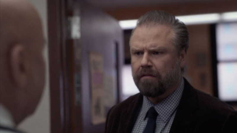 Max har inte tid att fråga 'Hur kan jag hjälpa?' i 'New Amsterdam's Finale (VIDEO)