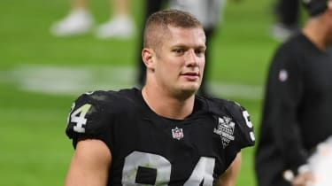 Carl Nassib se declară homosexual: un schimbător de joc pentru NFL