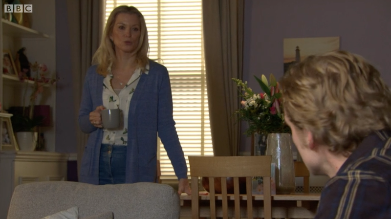 Ronnie Kathy kruist met Peter Beale