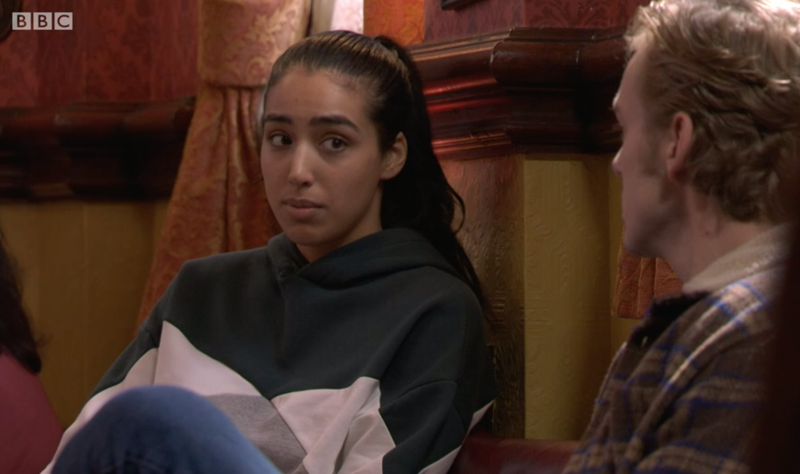 Ronnie Peter Beale praat met Ash Panesar