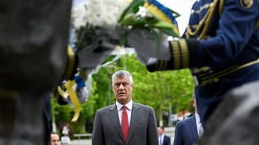 Prezydent Kosowa oskarżony o zbrodnie wojenne podczas podróży na rozmowy pokojowe w Białym Domu