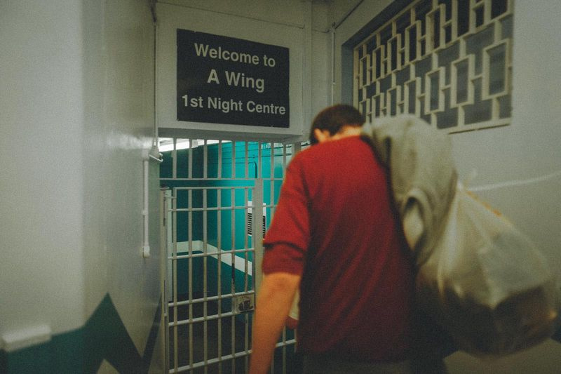 TV šį vakarą: kalinys atvyksta į HMP Winchesterį.