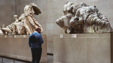 Скулптури, които са част от Elgin Marbles, базирани в Британския музей