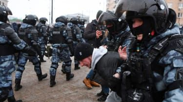 Policja zatrzymała mężczyznę podczas wiecu poparcia uwięzionego lidera opozycji Aleksieja Nawalnego