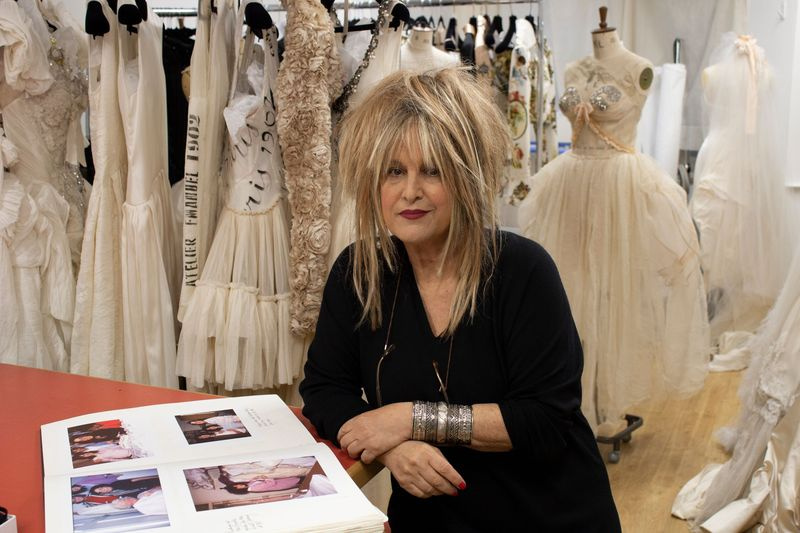 TV în seara asta Designerul Elizabeth Emanuel