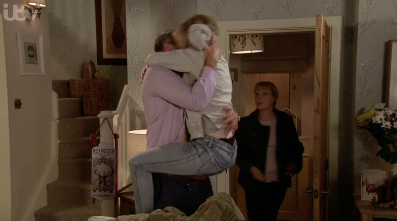 Abi y Ray en Coronation Street