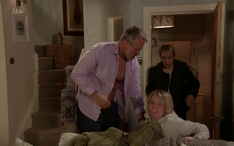 Abi y Ray en Coronation Street