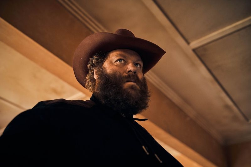 Stasera in TV Il ladro di scene Ólafur Darri Ólafsson nei panni di Billy