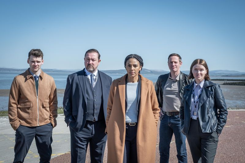 Stasera in TV Il cast di The Bay.