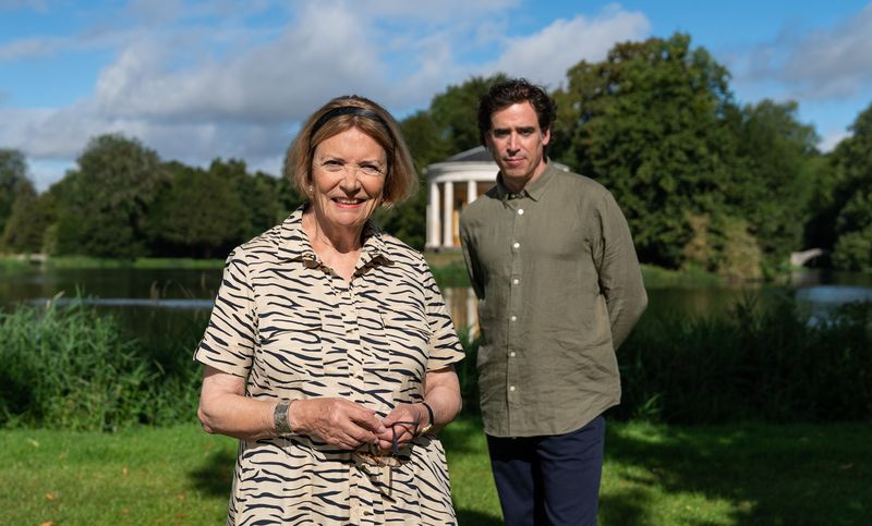 TV stasera Joan Bakewell e Stephen Mangan conduttore