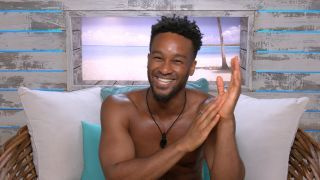 Britse fans van 'Love Island' zijn dol op Teddy die Brad plaagt over Lucinda