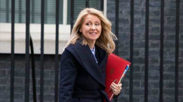 Ποια είναι η Esther McVey;