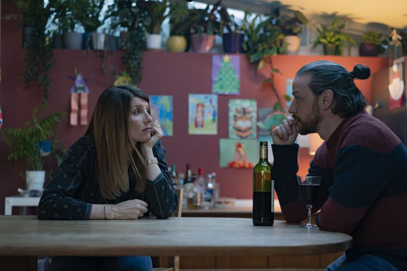 Στην τηλεόραση απόψε το Together πρωταγωνιστούν η Sharon Horgan και ο James McAvoy