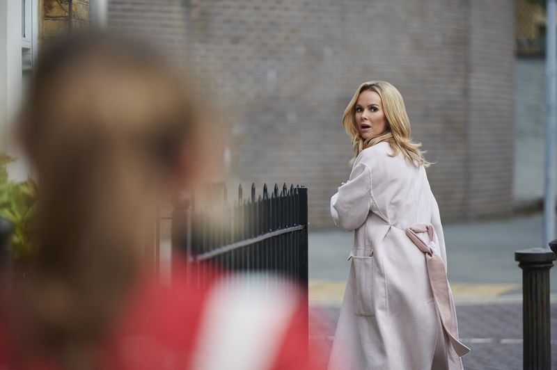 Amanda Holden in Buren