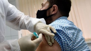 Un Américain sur cinq pense que les vaccins ont des puces électroniques