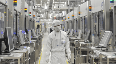 Zamestnanci japonského výrobcu mikroprocesorov Renesas Electronics v júni 2021