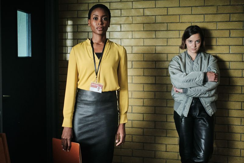 TV esta noche Tracy Ifeachor y Celine Buckens como Cleo y Talitha