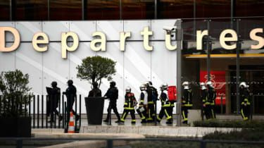 Útok Paris Orly: V krvi strelca našli drogy a alkohol