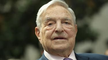 Zakaj je George Soros vezan na toliko teorij zarote?