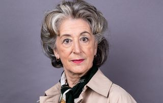 Coronation Street-stjernen Maureen Lipman er klar for sjokkromantikk ettersom Evelyn blir flørtende!