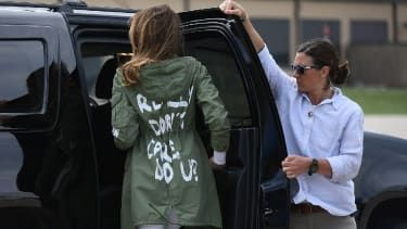 Melania Trump vo svojej notoricky známej bunde Zara