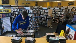 Netflix bestelt comedyserie 'Blockbuster' in klassieke videotheek