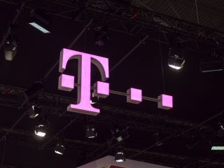 T-Mobileは、最新の「Uncarrier」イベントで俳優のAnthonyAndersonを起用しました