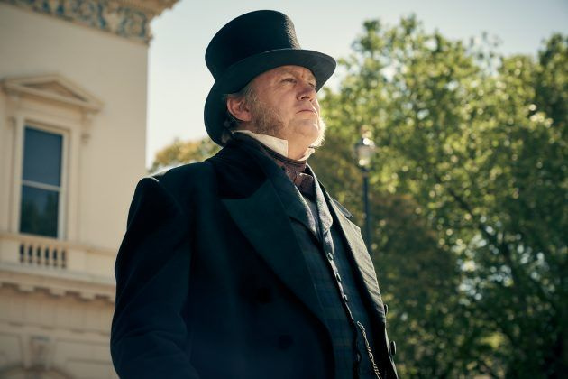 Philip Glenister como James Trenchard