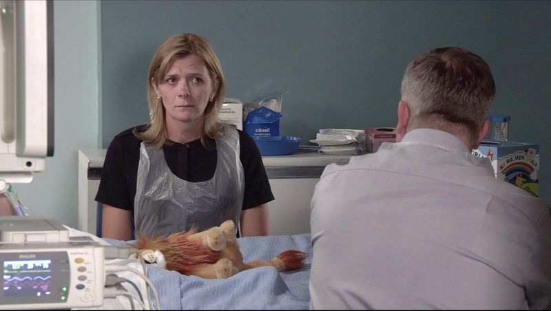 Coronation Streeti spoilerid: kas Leanne Battersby nõustub Oliveri elutoetuse ära võtma?