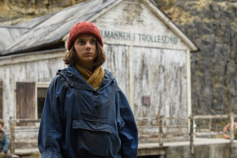 Dafne Keen como Lyra em His Dark Materials