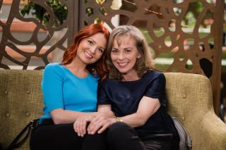 La star di New Neighbors ci presenta la figlia 'sfacciata' di Jane, Nicolette