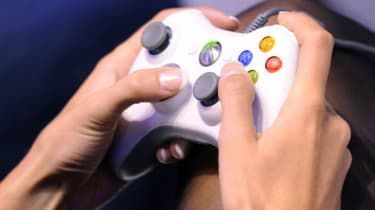 femalegamer.jpg