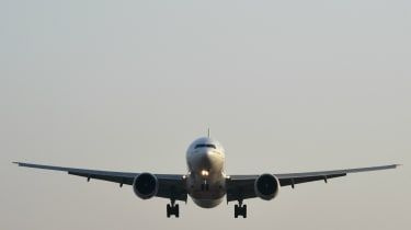 Passagier gooit muntjes in vliegtuigmotor voor 'geluk'