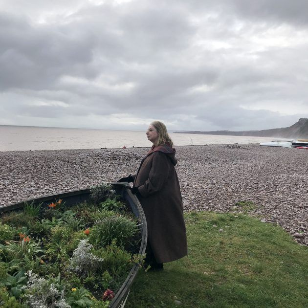Hilary Mantel Budleigh Saltertonin rannalla