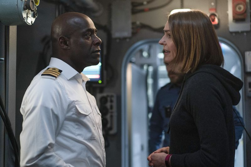 TV esta noche Newsome (PATERSON JOSEPH), Amy Silva (SURANNE JONES)