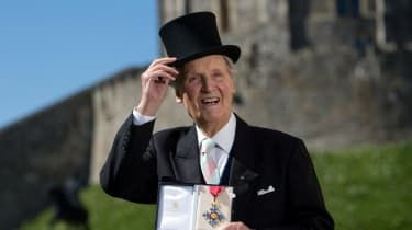 Nicholas Parsons: legendinis televizijos ir radijo laidų vedėjas mirė sulaukęs 96 metų