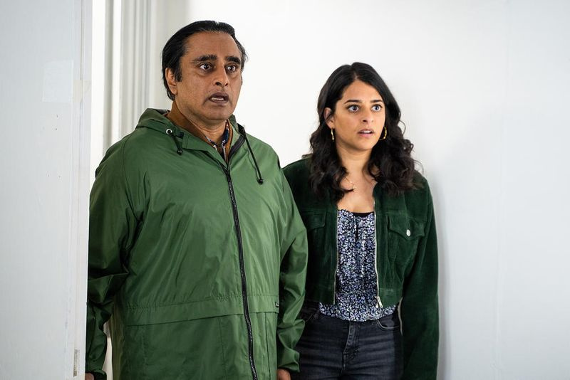 Televiziunea în această seară, Sanjeev Bhaskar și Natalie Dew revin ca Les și Emily