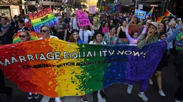 Australisk kvinna sparkad för att ha motsatt sig homosexuella äktenskap