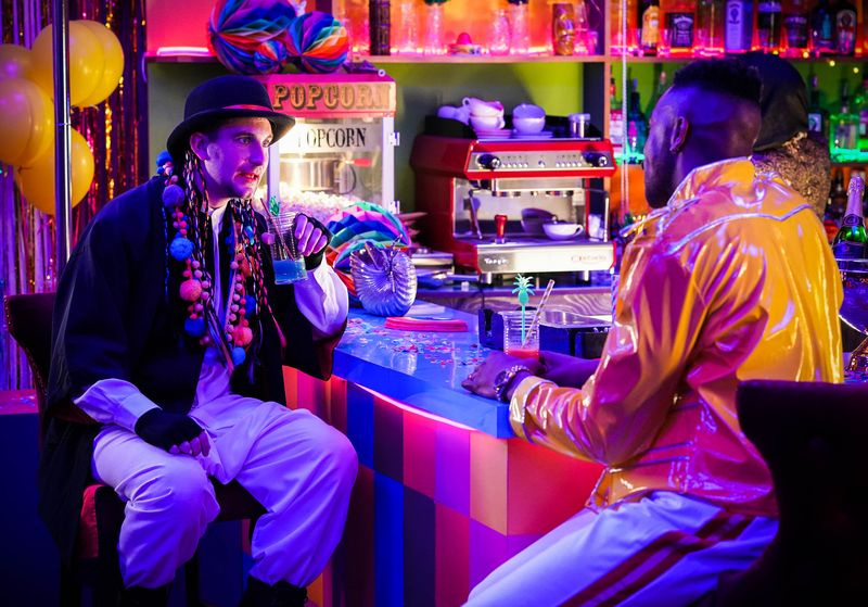 Callum Highway wordt gekletst in EastEnders