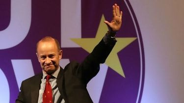 Henry Bolton je bil zavrnjen na glasovanju o nezaupnici Ukipa