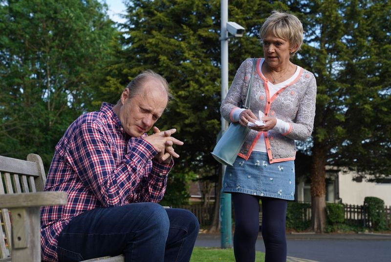 EastEnders Jean pitää Danielin järkyttyneenä