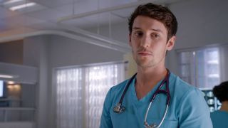 Holby City -tähti Nic Jackman: 'Cameron on ERITTÄIN HAAVATAVAA'