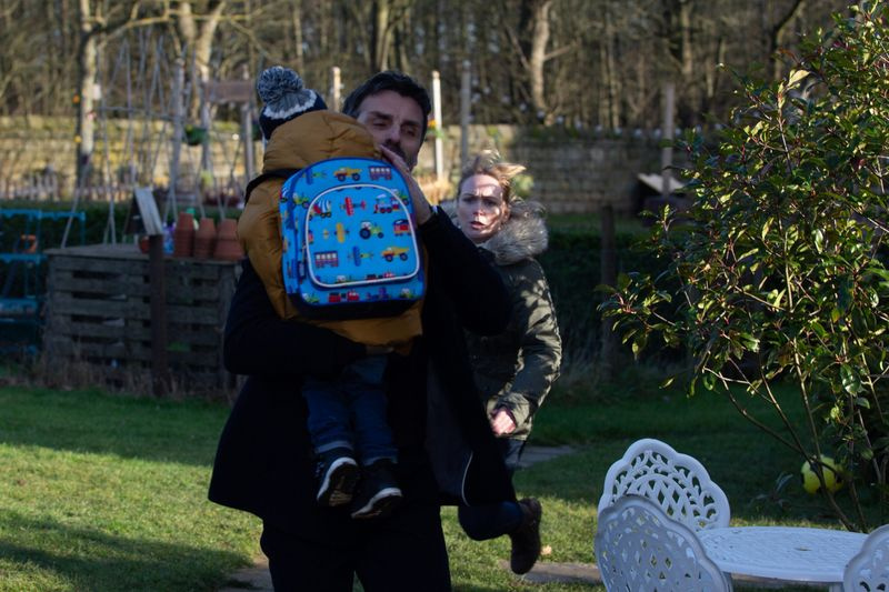 Vanessa es sorprendida en Emmerdale
