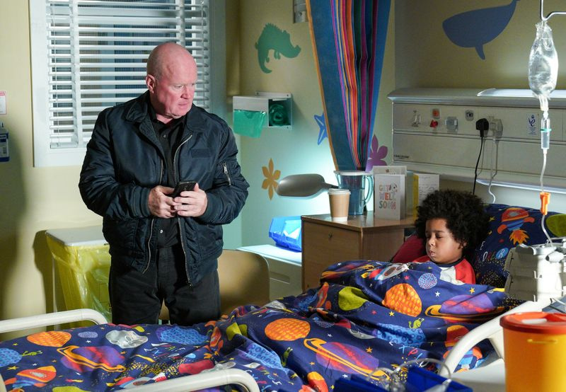 Phil odwiedza Raymonda w EastEnders