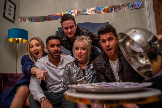 TV nocoj Hollyoaks Does Come Dine With Me