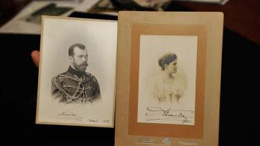 Por qué el zar Nicolás II y su esposa Alexandra han sido exhumados