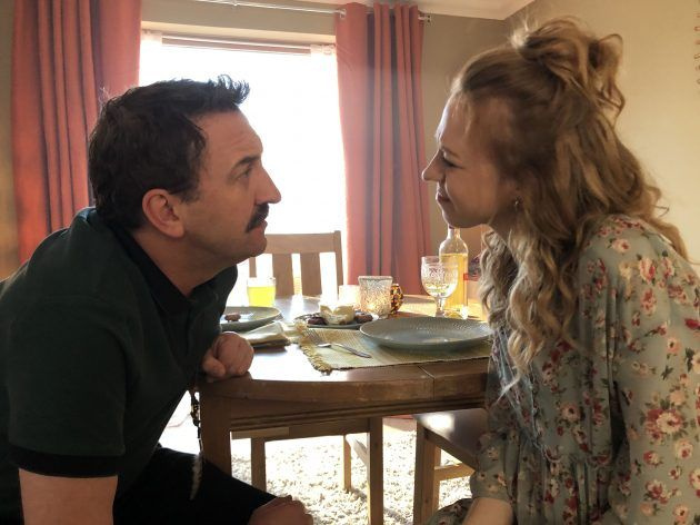Lee Mack en Ellie White in semi-vrijstaande woning